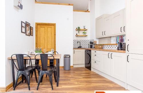 Longford House | ByEvo Oswestry Barn - Quirky romantic retreat or Cosy contractor base