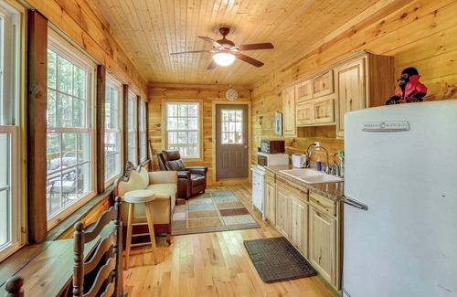 Byrdstown Cabin | Byrdstown Cabin - w/Fire Pit, Near Marina & Lake!