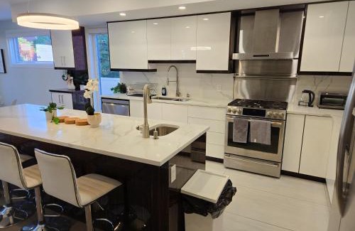 Lowertown Apartment | Byward-Market Luxury GuestHouse