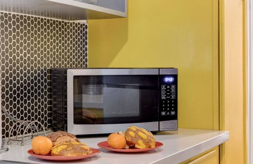 Downtown Las Vegas Apartment | #C 2qu Kids ok 1Story by Fremont St Pets pay more