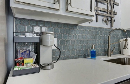 Downtown Cleveland Condo | C- Town Suite - Clean, Cozy, Snazzy