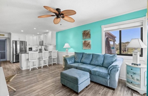 Myrtle Beach Condo | C305 - Charming 2-bedroom condo in fabulous Myrtle Beach, Beach Access,Pool