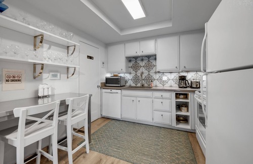 Avalon Condo | C58 - Beautiful 1B Condo w/OCEAN VIEW, POOL & BBQ