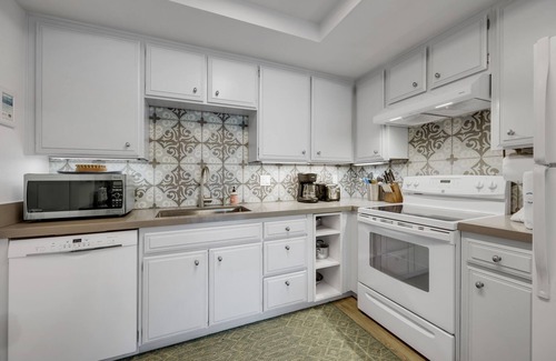 Avalon Condo | C58 - Beautiful 1B Condo w/OCEAN VIEW, POOL & BBQ