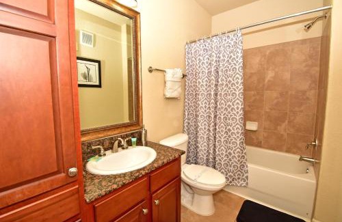 Davenport Apartment | C906-411 Hart's Place (G)