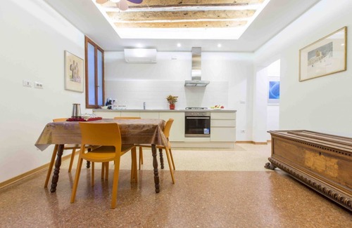 Dorsoduro Apartment | Ca Grimani Private Terrace and Comfort