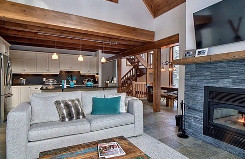 Petite-Riviere-Saint-Francois Ski Chalet | Rustic chic chalet in the forest