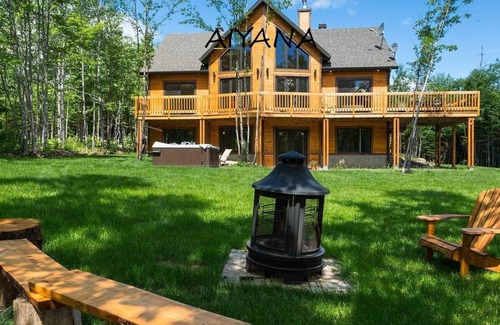 Petite-Riviere-Saint-Francois Ski Chalet | Luxurious cottage with hot tub, pool table near ski slopes Charlevoix