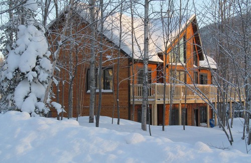 Petite-Riviere-Saint-Francois Ski Chalet | Luxurious cottage with hot tub, pool table near ski slopes Charlevoix