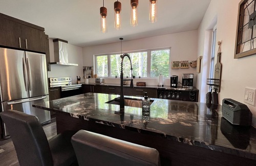 Petite-Riviere-Saint-Francois Ski Chalet | L'Escale de la Martine - Intimacy, SPA and woodland