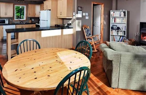 Petite-Riviere-Saint-Francois Condo | Cottage FRE-18 | Petite-Rivière-St-François