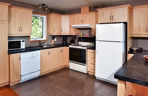 Petite-Riviere-Saint-Francois Condo | Cottage FRE-18 | Petite-Rivière-St-François