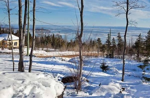 Petite-Riviere-Saint-Francois Condo | Cottage FRE-18 | Petite-Rivière-St-François