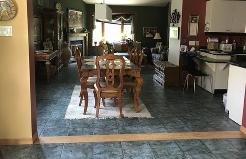 Sainte-Marguerite-du-Lac-Masson House | Lakeview Cottage