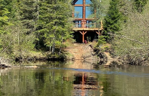 Sainte-Marguerite-du-Lac-Masson Ski Chalet | "Le Majestik luxury chalet, Doncaster River"