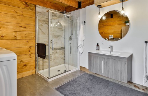 Sainte-Marguerite-du-Lac-Masson Ski Chalet | Canadian Mountain Family Cabin near ski and lake