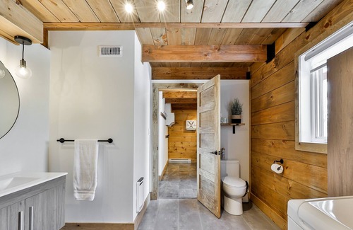 Sainte-Marguerite-du-Lac-Masson Ski Chalet | Canadian Mountain Family Cabin near ski and lake