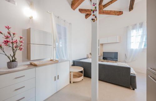 Longa Apartment | Ca' Serena - Murano centro - 10 min from Venice