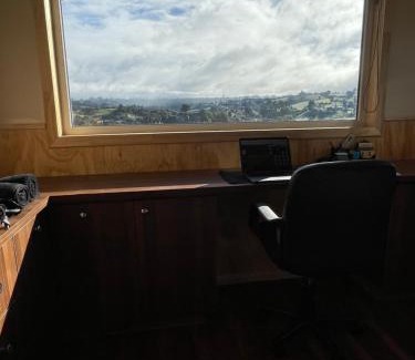 Castro House | Cabaña de Lujo en Llau Llao, con agua purificada, confort y bienestar con especial cuidado ambiental, hermosa vista, estratégicamente ubicada entre Castro y Dalcahue