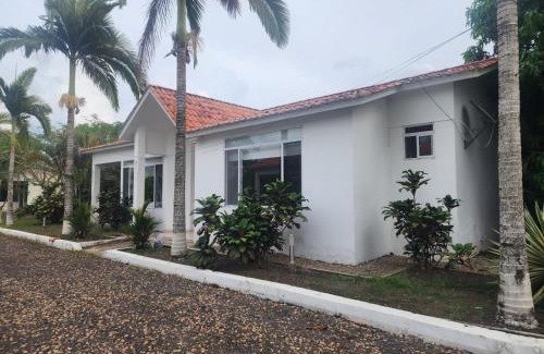 Menegua House | CABAÑAS Puerto López