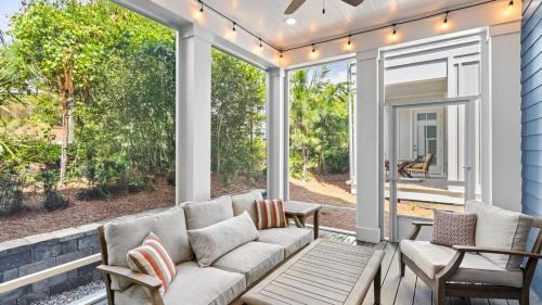 Lakeside at Blue Mountain Beach House | Cabana Blue by AvantStay Walk to Beach Golf CartBikes Included Pool Access