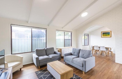 Yamba House | Cabana Feliz Yamba, Pet Friendly Cottage