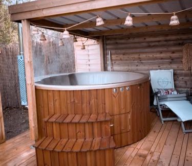 Bouillon Other | Cabane au style scandinave et son bain nordique