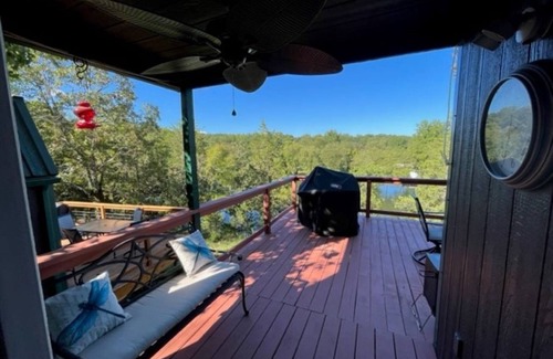 Royal Cabin | Cabin #18 Hillside Hideaway, small dog, 45 lb or under with 99 fee. Great View
