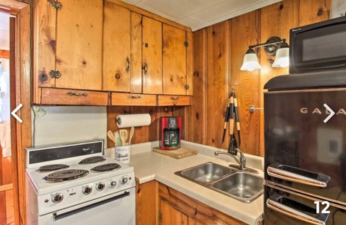 Pinetop-Lakeside Cabin | Cabin 2- Queen Bed, w/hide-a-bed