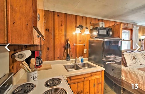 Pinetop-Lakeside Cabin | Cabin 2- Queen Bed, w/hide-a-bed