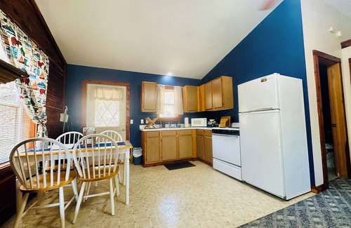 Eureka Springs Cabin | Cabin #3 - Pet/Family Friendly - Giant Spa Tub, Beautiful Ozark Mountain Cabin