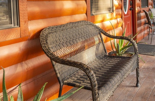 Waco House | Cabin 3 Rental 15 Minutes From Magnolia and Baylor