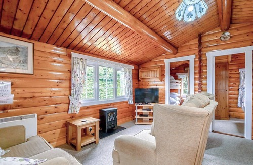 Bronaber House | Cabin 329 is a pet friendly, gold graded, 2-bedroom self-catering log cabin sleeping 4 people (1 dou