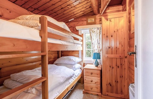 Bronaber House | Cabin 329 is a pet friendly, gold graded, 2-bedroom self-catering log cabin sleeping 4 people (1 dou