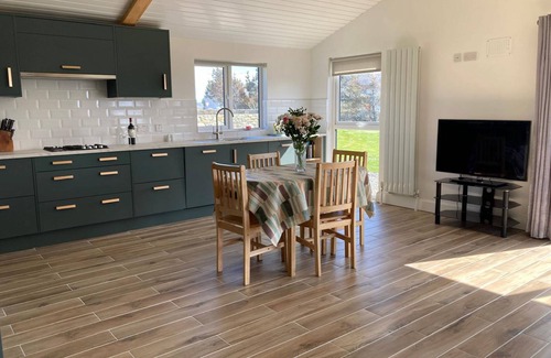 Connemara Cottage | Cabin 485 - Claddaghduff - sleeps 4 guests in 2 bedrooms