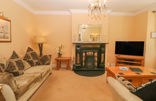 Talybont Cottage | Cabin ∙ 6 bedrooms ∙ 10 guests