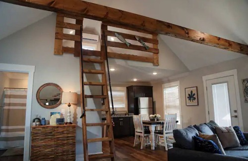 Muscle Shoals Cabin | Cabin A by the Pond - King Bed - Swimming Pool