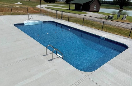 Muscle Shoals Cabin | Cabin A by the Pond - King Bed - Swimming Pool