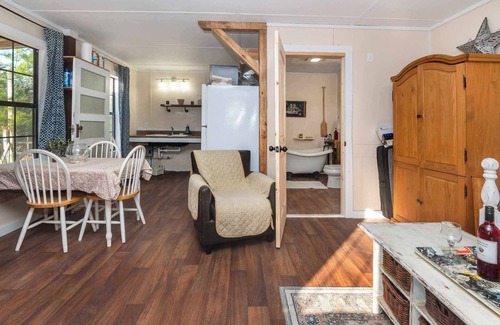 Marianna Cabin | Cabin close to Springs! Pool, WI-FI, And Grill