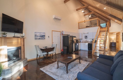 Royal Cabin | Cabin D at Safe Harbor Brady Mountain on Lake Ouachita!
