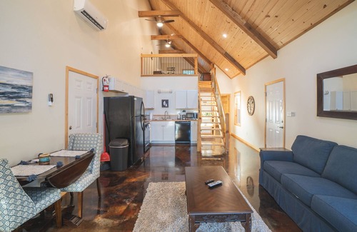 Royal Cabin | Cabin D at Safe Harbor Brady Mountain on Lake Ouachita!