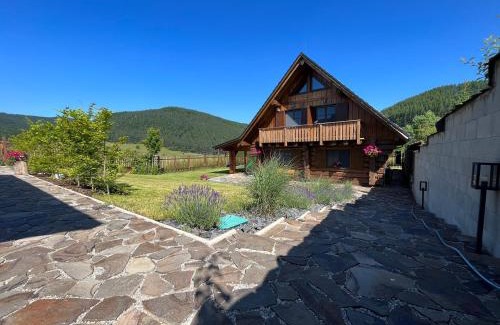 Cicmany House | Cabin House Čičmany- Relaxačné zariadenie s ubytovaním