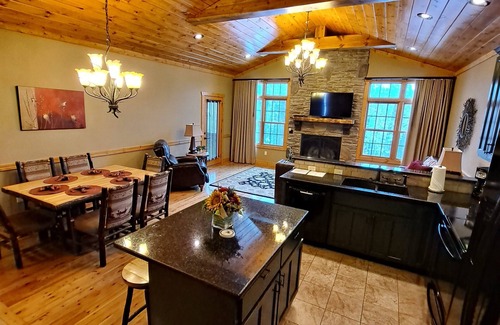 Branson Cabin | Cabin in Secluded Resort