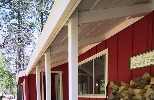 Glencoe Cottage | Cabin in the mountains with private lake and hot tub