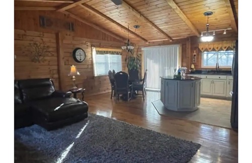Geneva Cabin | Cabin minutes from Seneca lake! Fire pit, horse shoe pit, hot tub!
