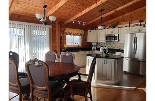 Geneva Cabin | Cabin minutes from Seneca lake! Fire pit, horse shoe pit, hot tub!