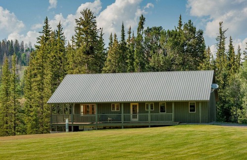 Sublette County Apartment | Cabin on Private Ranch Sleeps 10