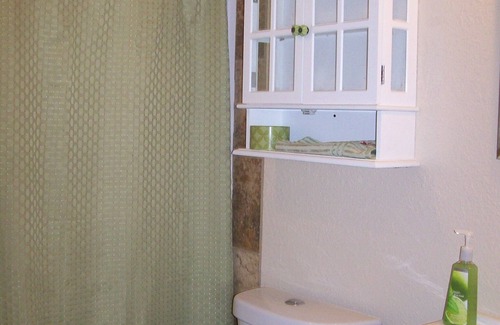 Drake Resort | Cabin on the river with private balcony 5 min to Estes park with hot tub nice!