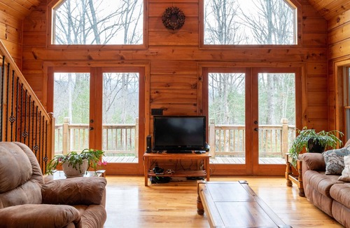 Andrews House | Cabin-style 3/3.5 home on 11 private acres, sleeps 12. Couple or family getaway