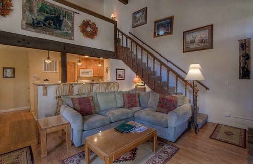 Pioneer Trail Condo | Cabin Style Condo at Lakeland (LLC0972)